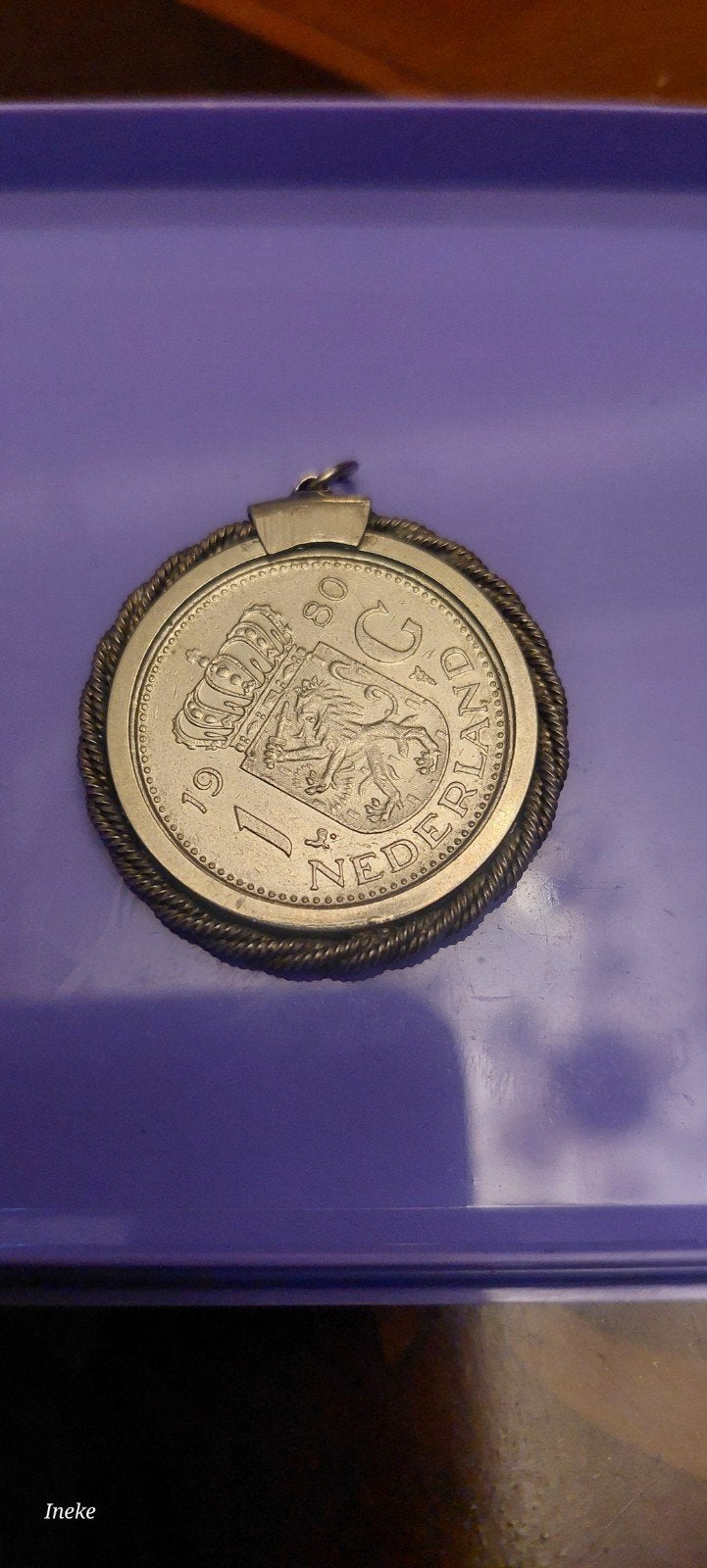 Hanger met 1 gulden munt Koningin Juliana 1980, Ophalen of Verzenden, Koningin Wilhelmina, 1 gulden, Losse munt