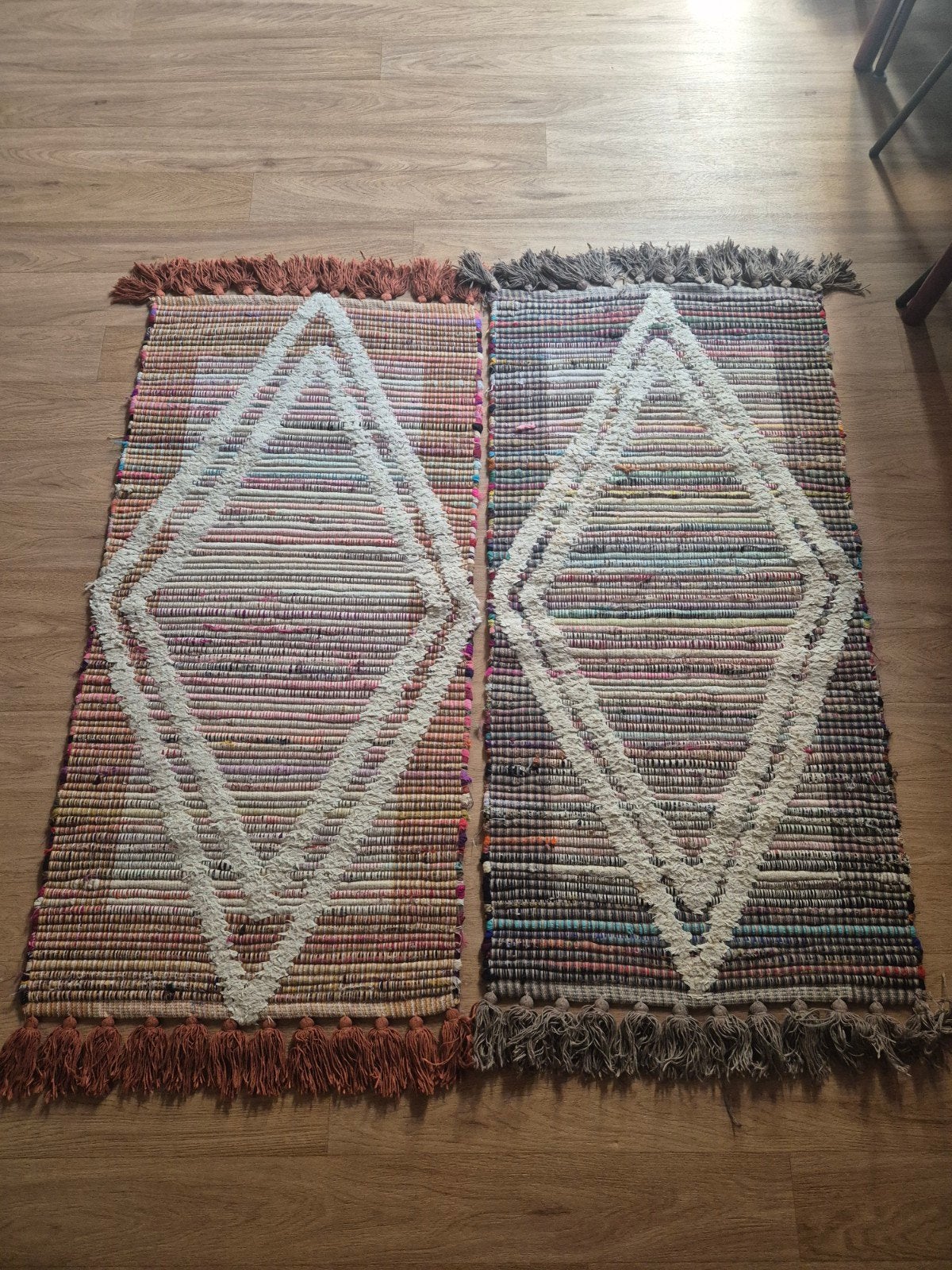 Set van 2 kleurrijke vloerkleden met ruitpatroon, Huis en Inrichting, Stoffering | Tapijten en Kleden, Gebruikt, 100 tot 150 cm