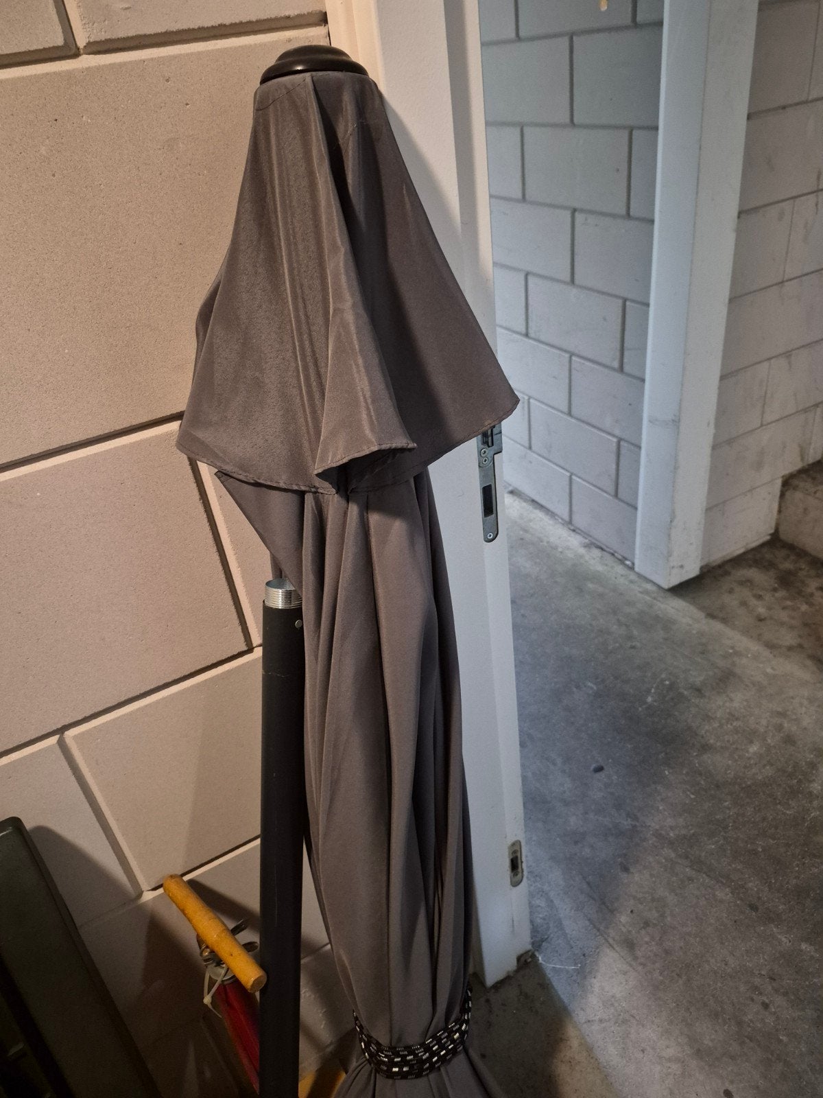 Grijze parasol, gebruikt, Ophalen, Gebruikt