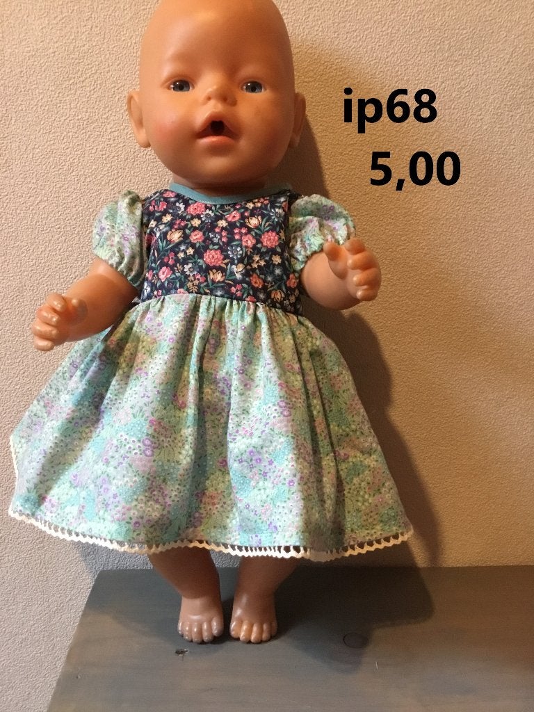 Poppenkleertjes baby born. Jurkje. Opbrengst KiKa., Ophalen, Nieuw, Babypop