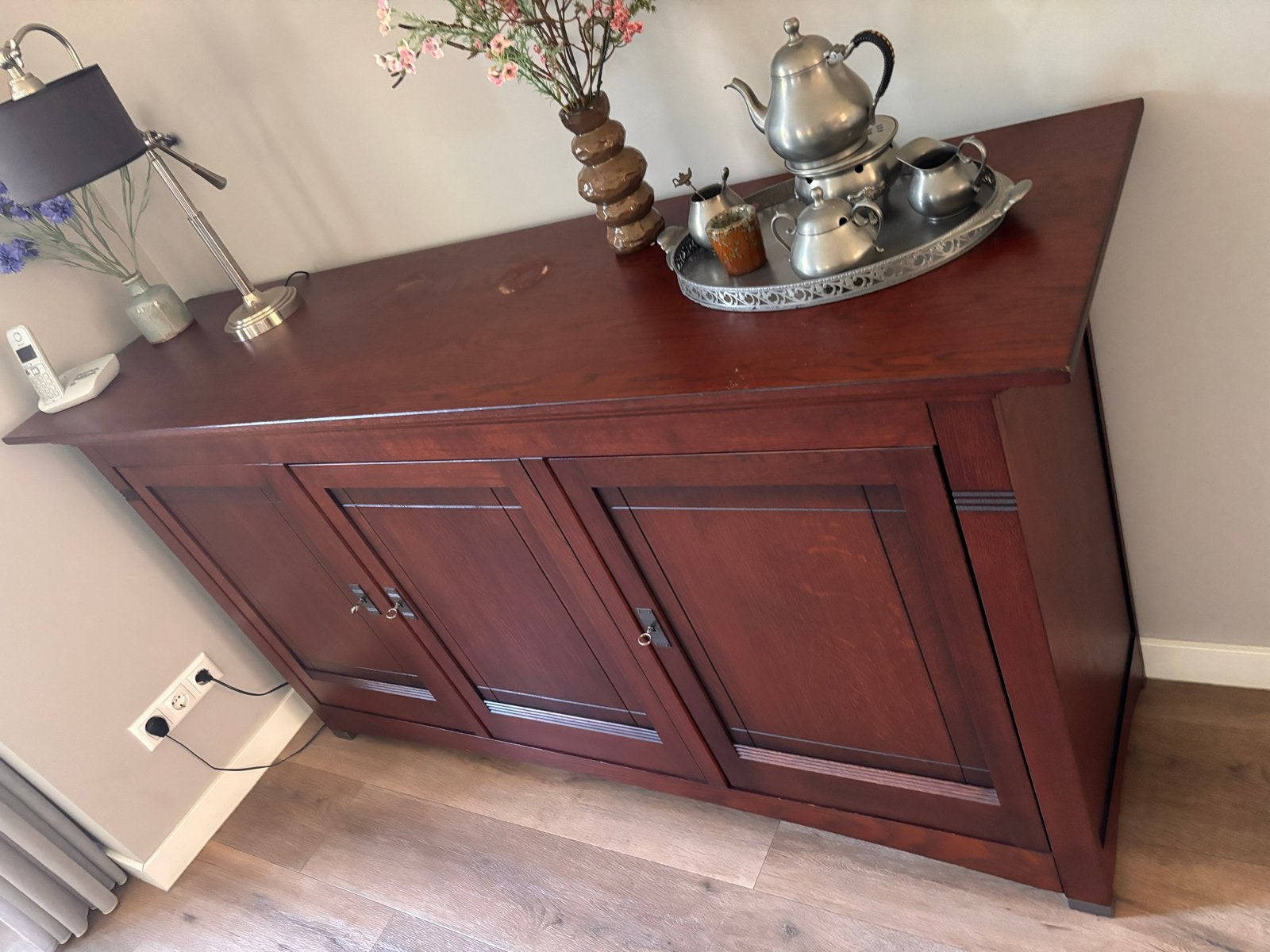 Donkerbruin dressoir met 3 deuren, Ophalen, Gebruikt, 150 tot 200 cm, Overige houtsoorten