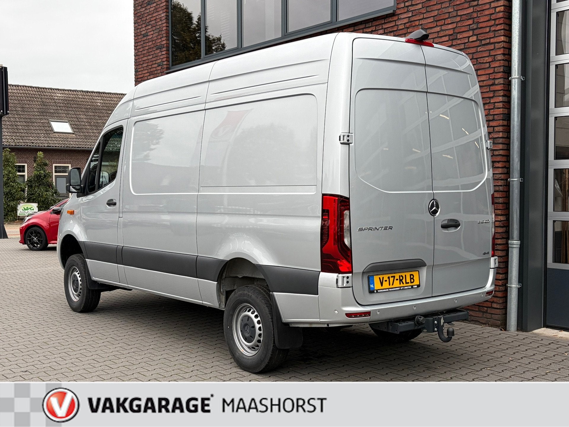 Mercedes-Benz Sprinter 319 4x4 L2H2 2800Kg Trek Automaat/Ach, Auto's, Automaat, Stof, Gebruikt, 2800 kg
