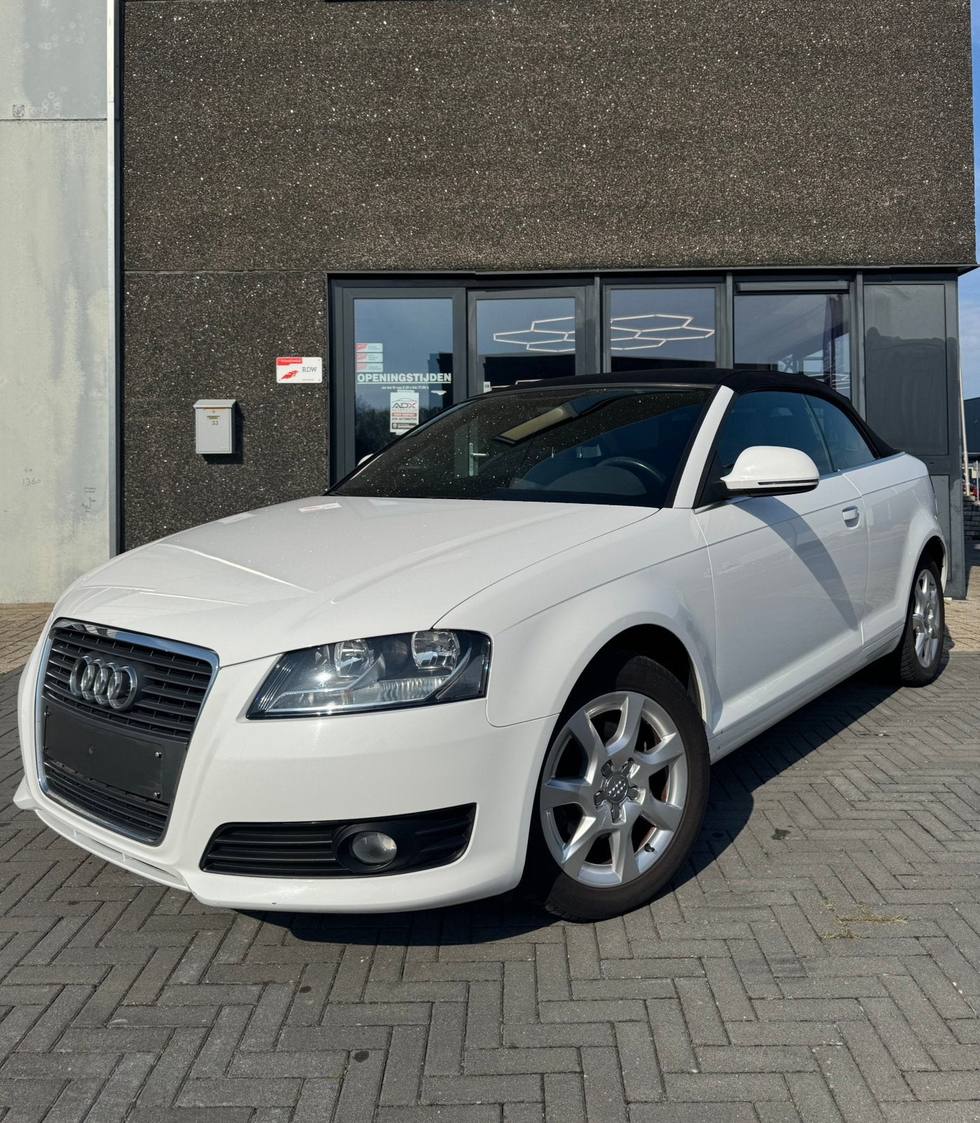 Audi A3 cabriolet 1.6 zeer nette staat!, Voorwielaandrijving, Zwart, Cabriolet, Wit