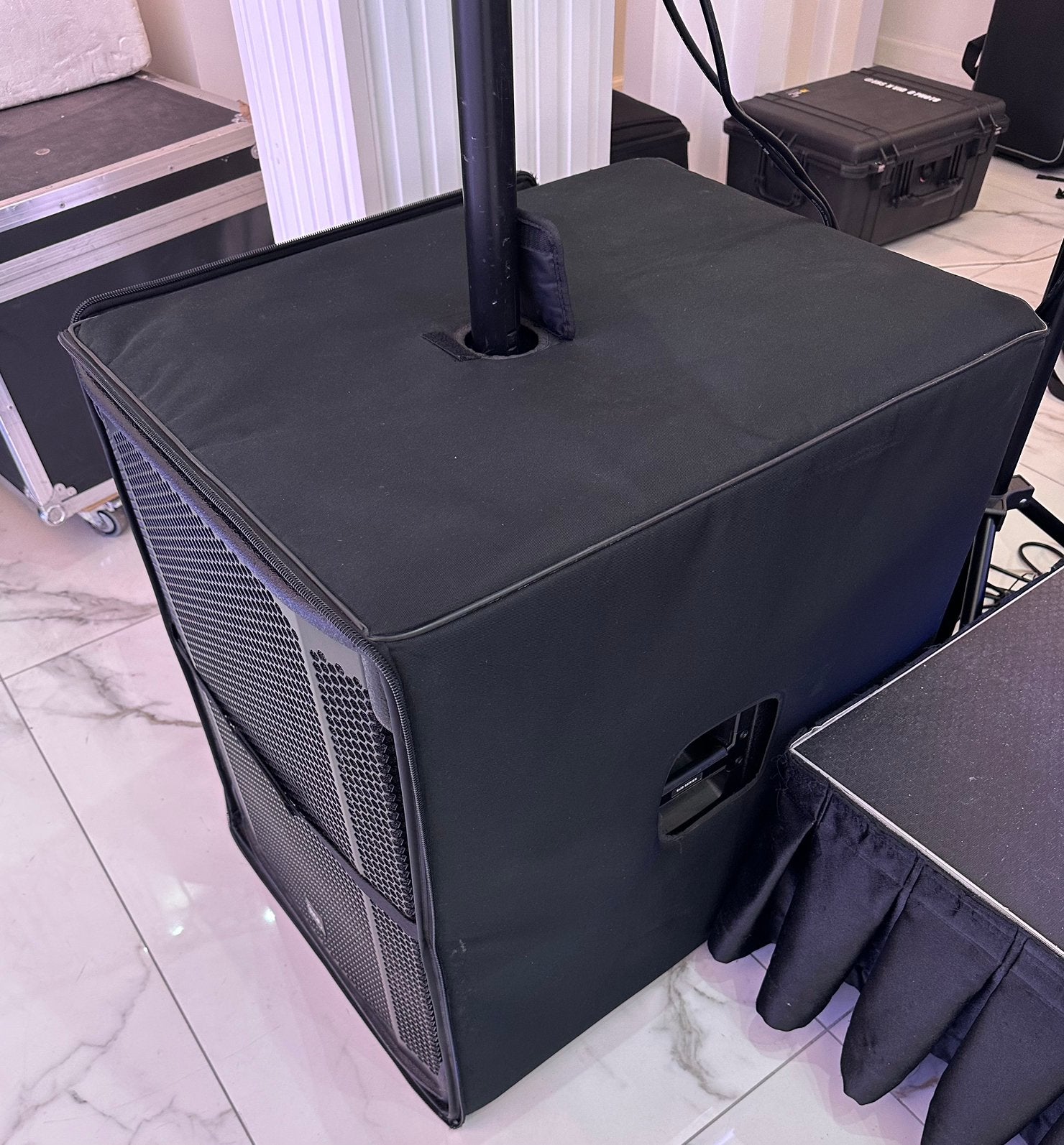 Zgan: 2x RCF Sub 8003 MK2 Actief