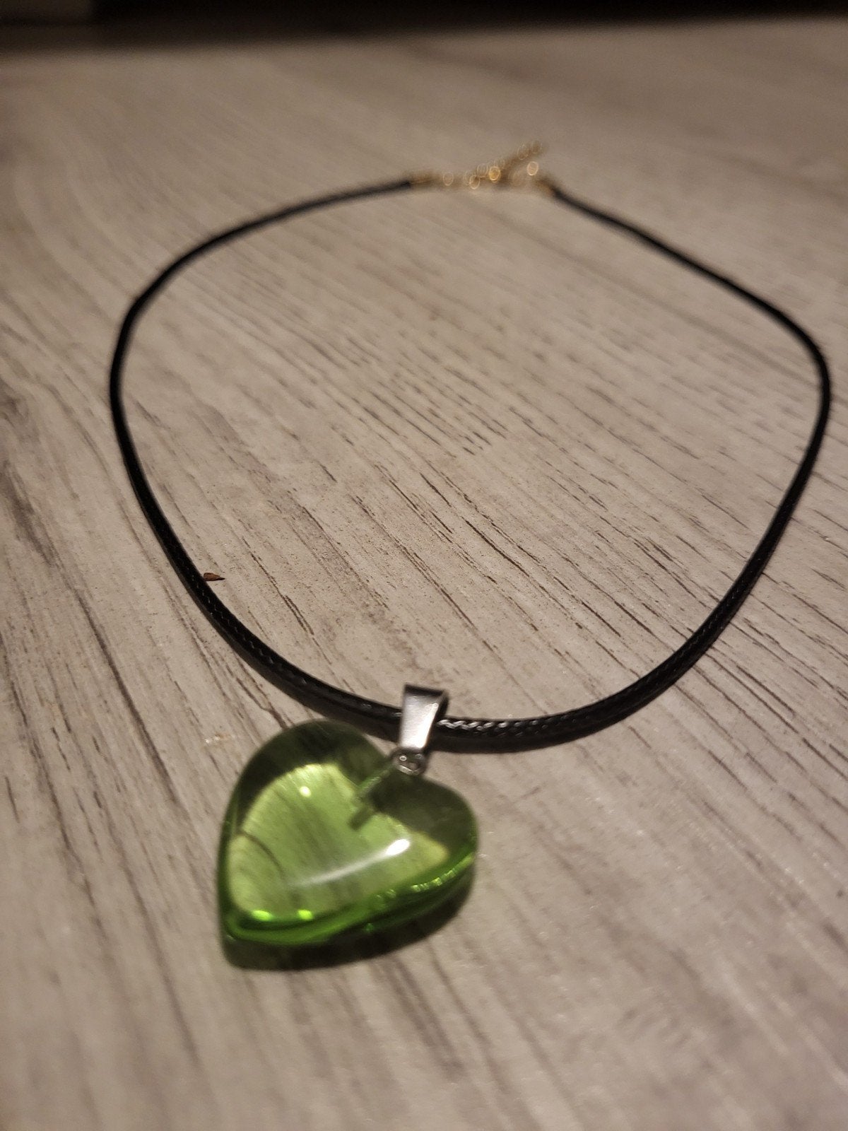 Nieuwe ketting met groen hartje hanger, Overige materialen, Verstelbaar, Nieuw, Ophalen of Verzenden