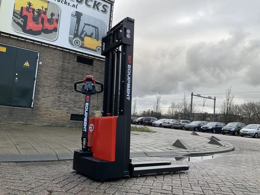 EP ESL122 1200KG 2.70METER STAPELAAR / HEFTRUCK, Stapelaar, Ep, 1000 tot 2000 kg, Marconistraat 2
3133KL  Vlaardingen, NL