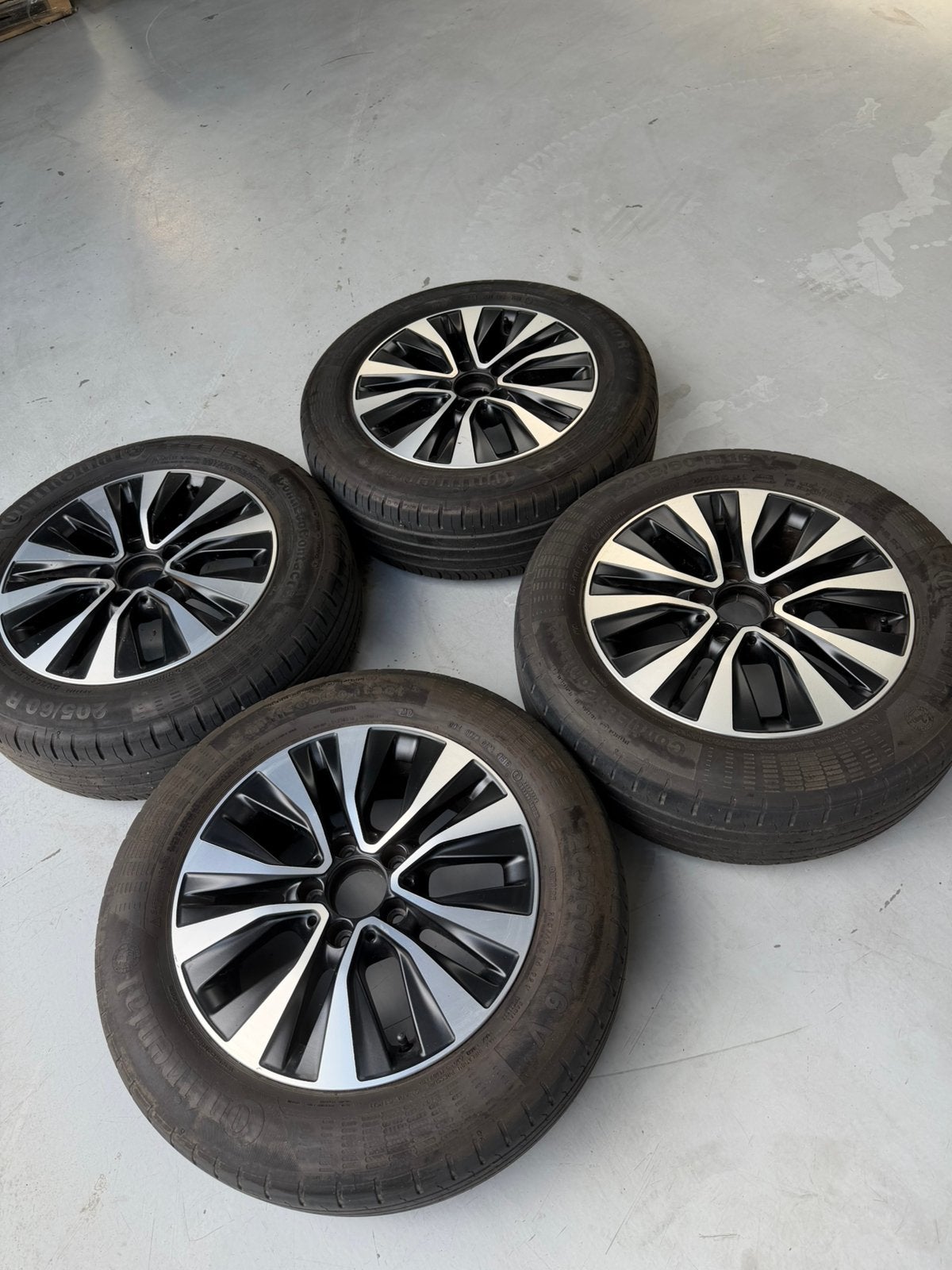 Mercedes 16 inch A, B & CLA Velgen + banden W177 W247 W118, Auto-onderdelen, Banden en Velgen, Ophalen, Gebruikt, 16 inch, 205 mm