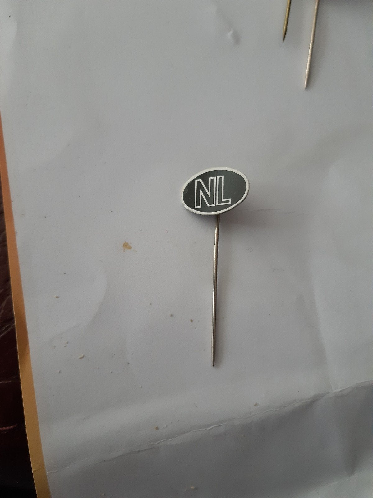 Speldje NL sticker, Ophalen of Verzenden, Zo goed als nieuw, Stad of Land, Speldje of Pin