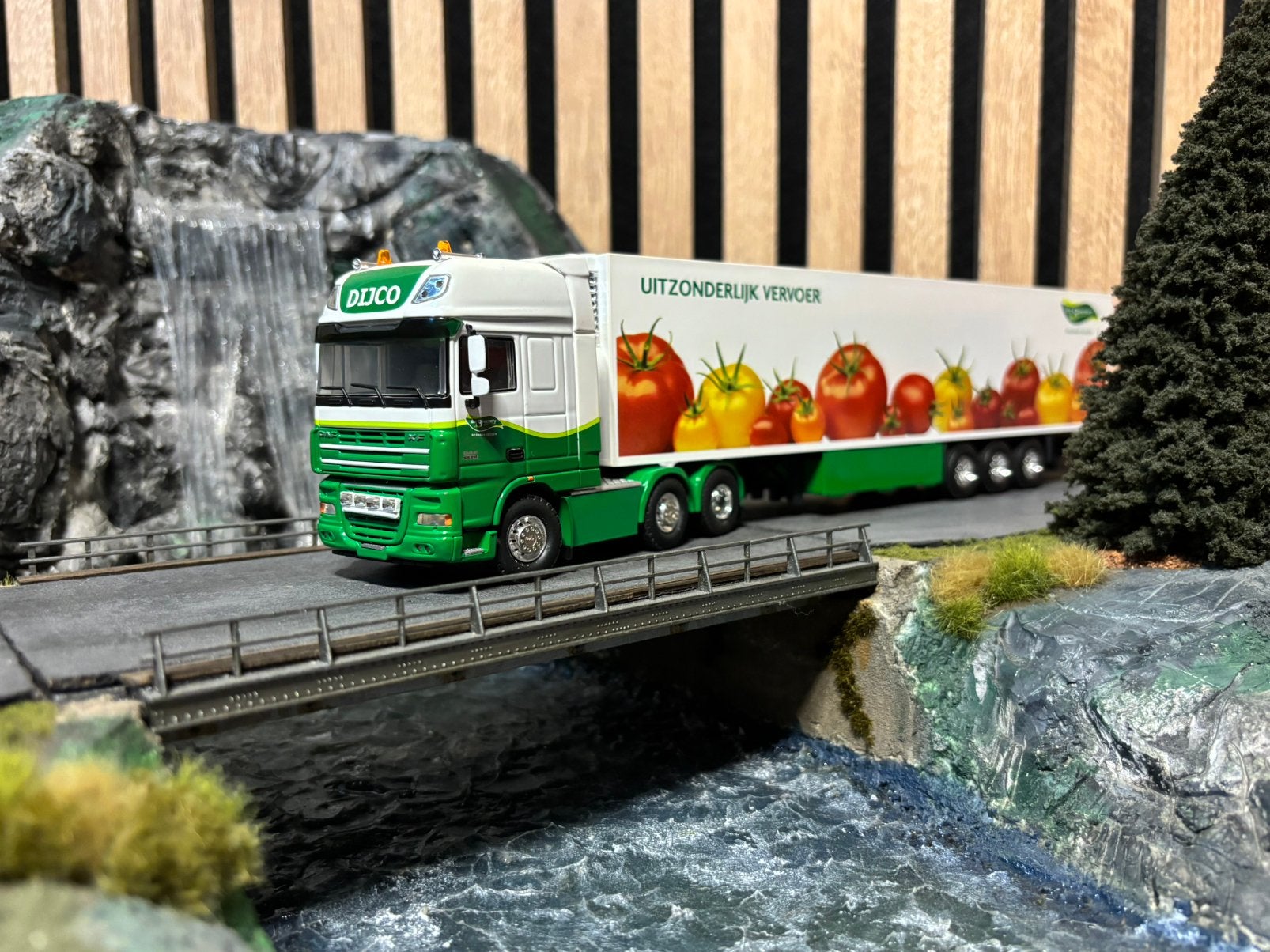 Tekno DAF XF105 SSC The Greenery, Hobby en Vrije tijd, Ophalen of Verzenden, Zo goed als nieuw, Bus of Vrachtwagen, Tekno