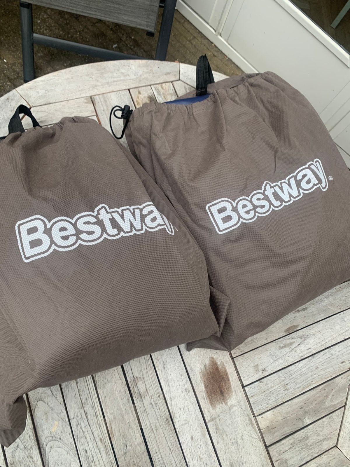 Luchtbedden van het merk Bestway, Caravans en Kamperen, Luchtbedden, Ophalen, Zo goed als nieuw