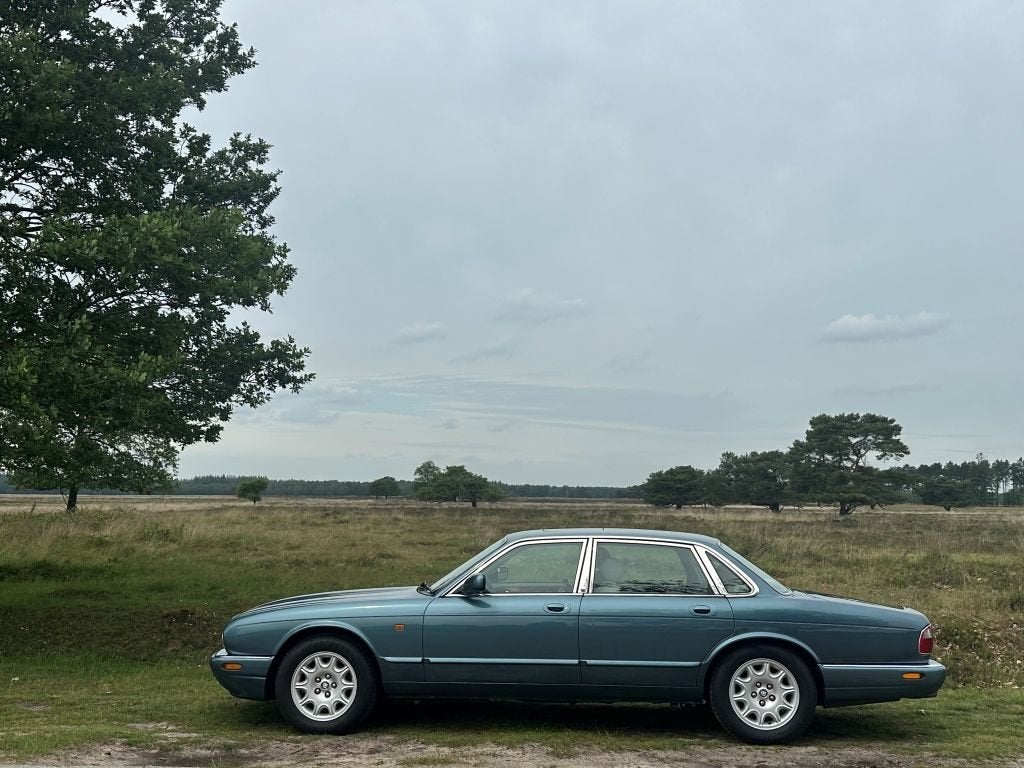 Jaguar XJ8 4.0 V8 1998 Mistral Blue  Roestvrij  !!, Auto's, Jaguar, 1770 kg, Blauw, Sound system, Particulier