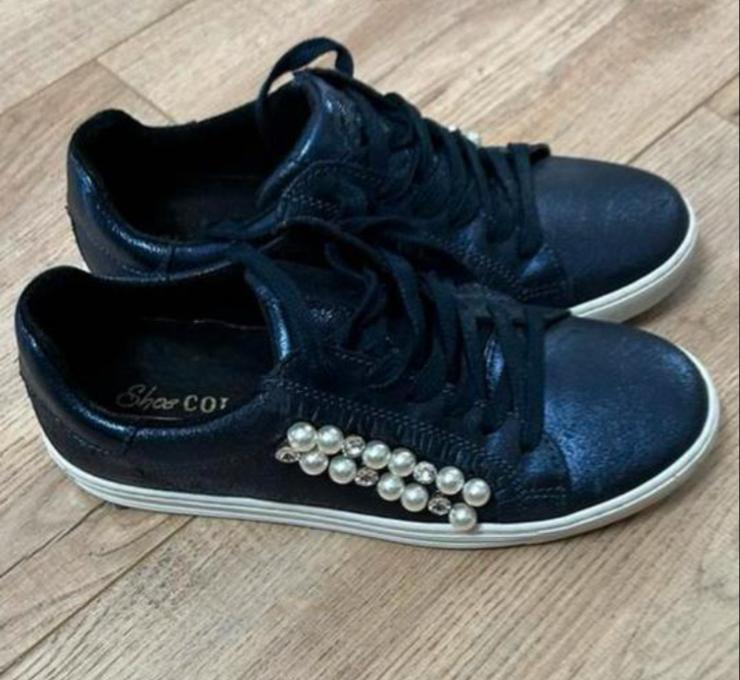 Zwarte sneakers met parels - Zo goed als nieuw, Kleding | Dames, Schoenen, Ophalen, Zo goed als nieuw, Blauw, Sneakers of Gympen