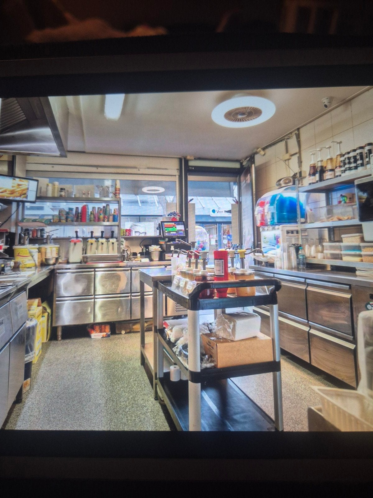 Snackbar te koop - Volledig uitgerust en klaar voor gebruik