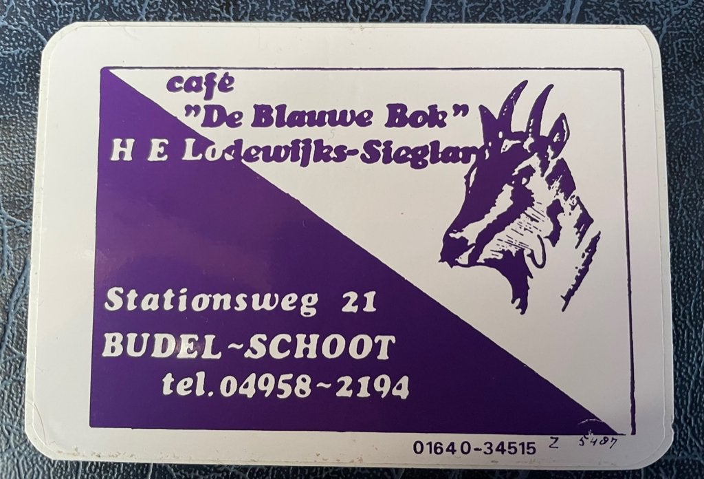 sticker van cafe " De Blauwe Bok " uit Budel-Schoot., Verzamelen, Verzenden, Zo goed als nieuw, Bedrijf of Vereniging