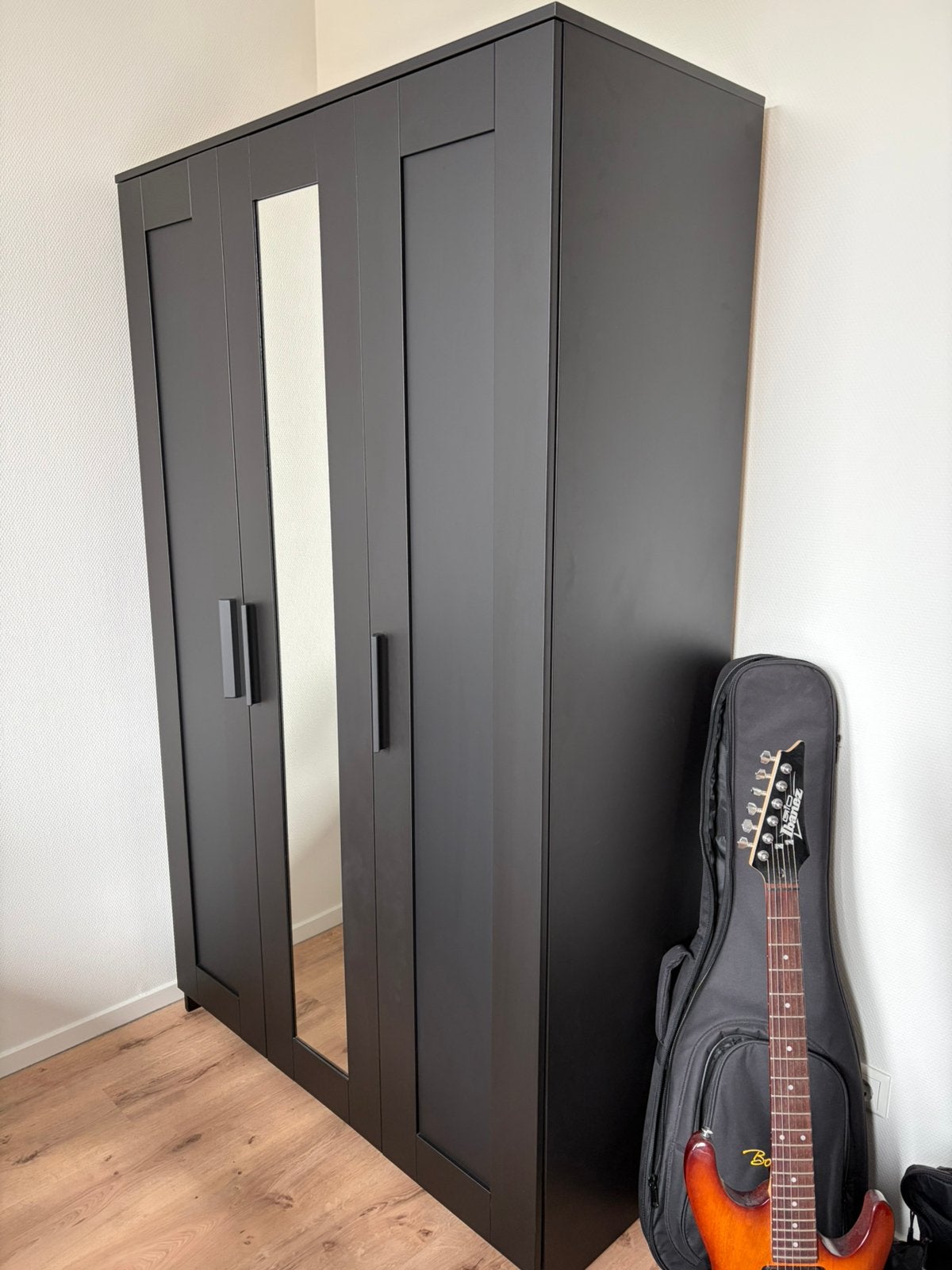 IKEA BRIMNES Kledingkast met 3 deuren, zwart, Huis en Inrichting, Kasten | Kledingkasten, Ophalen, 100 tot 150 cm, Zo goed als nieuw