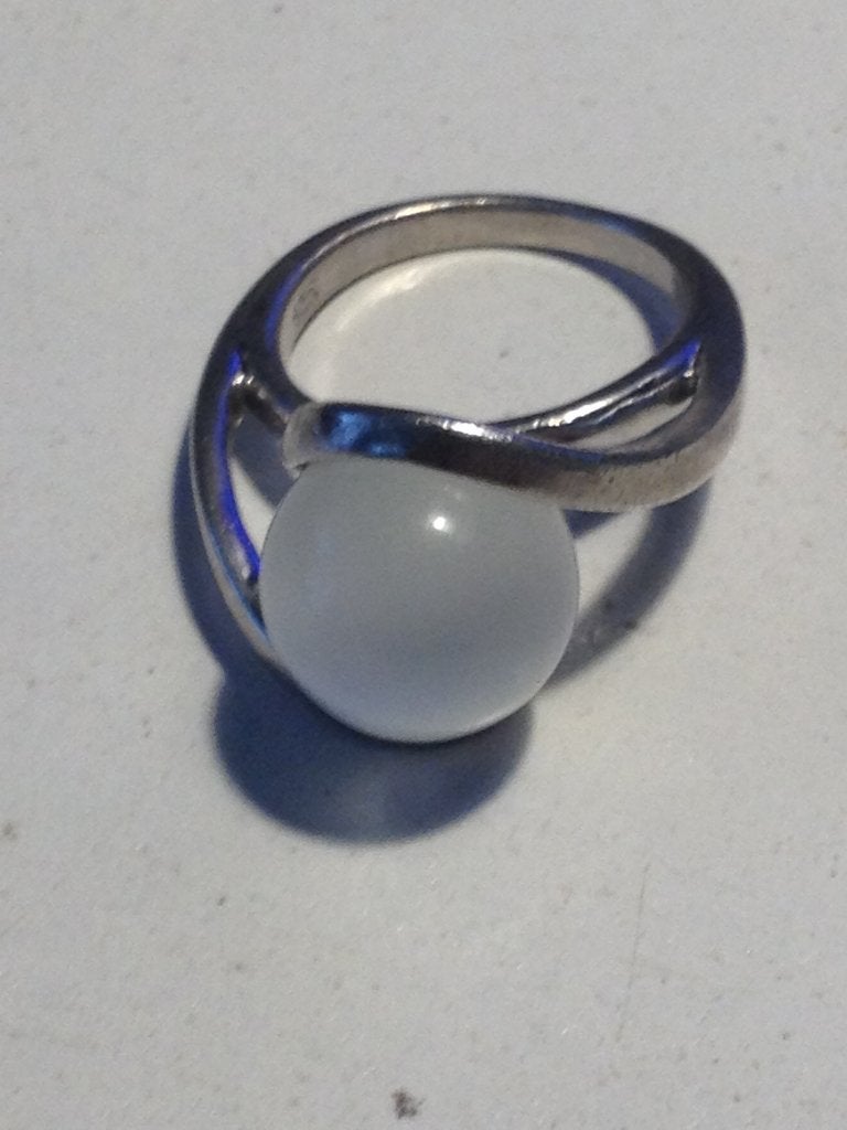 zilveren ring met 3 edelsteen balletjes, Gebruikt, Verzenden, 17 tot 18, Met edelsteen