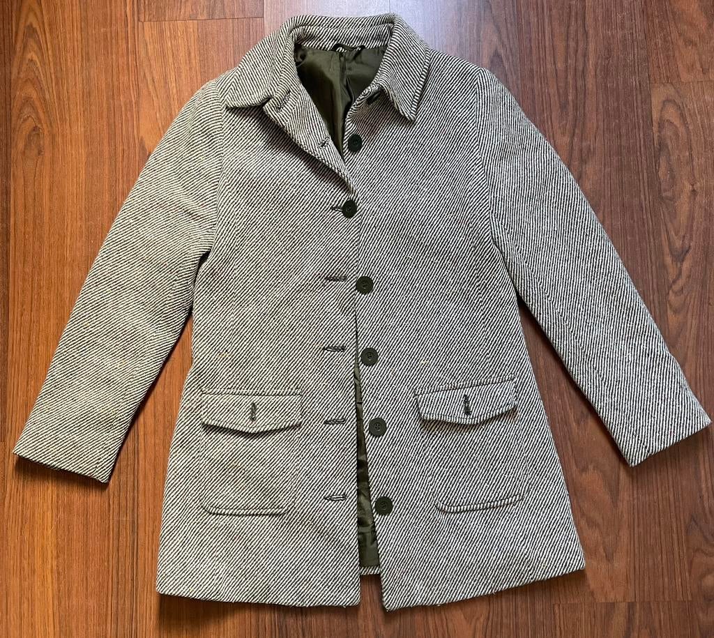 Winterjas met groene detail, M, Kleding | Dames, Jassen | Winter, Ophalen of Verzenden, Zo goed als nieuw, Maat 38/40 (M), Groen
