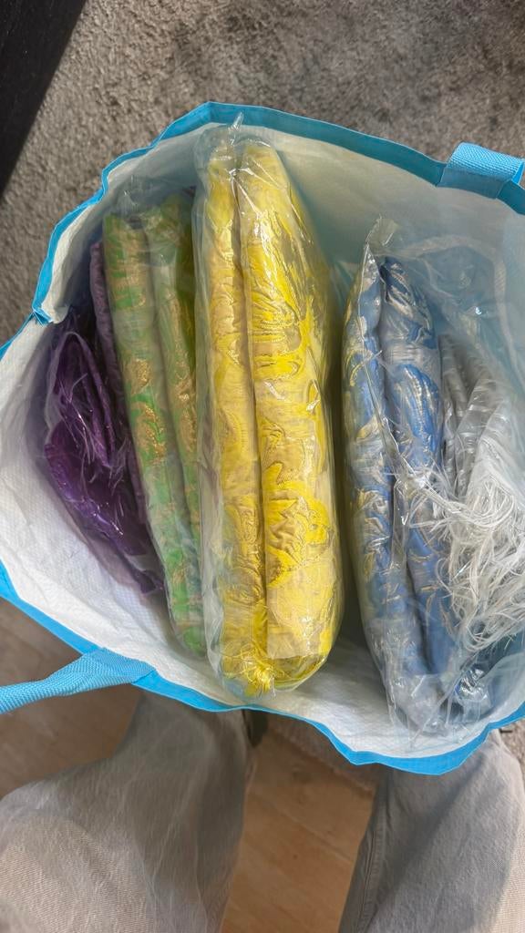 Glitterstoffen met veren - diverse kleuren, deels nieuw, Ophalen, Overige materialen, Overige kleuren, 200 cm of meer
