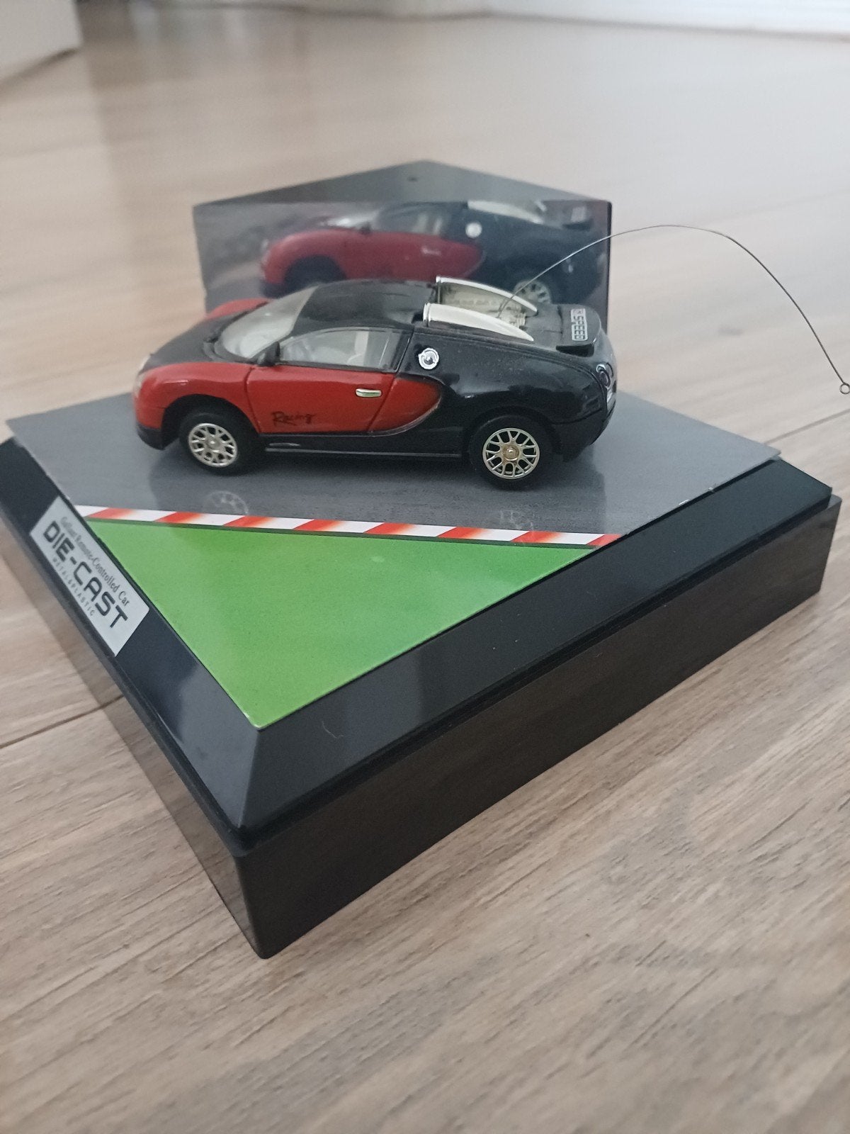 RC Bugatti Veyron Die-Cast - Rood/Zwart, Hobby en Vrije tijd, Elektro, Ophalen of Verzenden, Zo goed als nieuw, Auto onroad