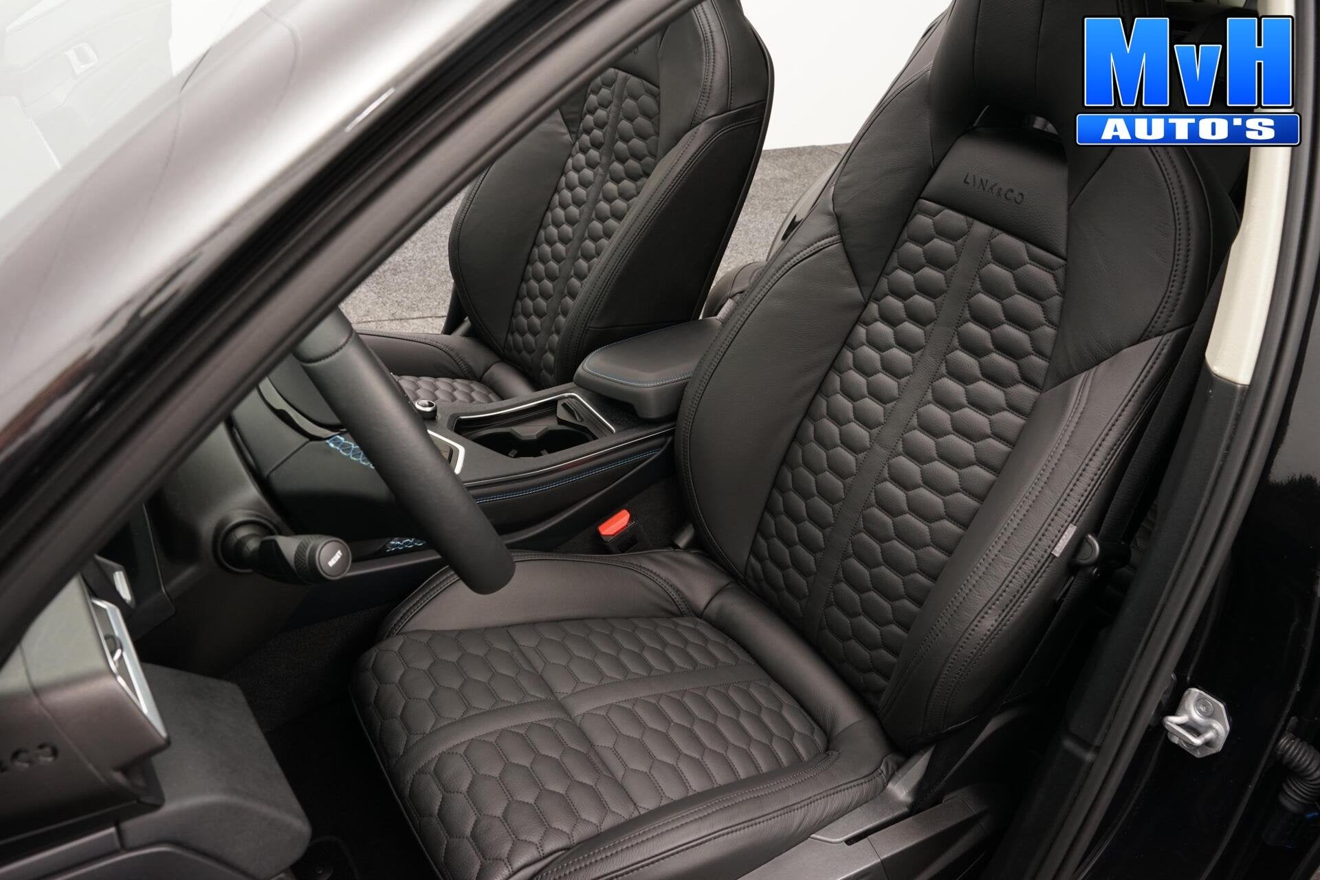 Lynk & Co 01 1.5 PHEV|FULL BLACK XL|LEER|NAP|PANO, Auto's, Dealer onderhouden, Met garantie (alle), Zwart, Bedrijf