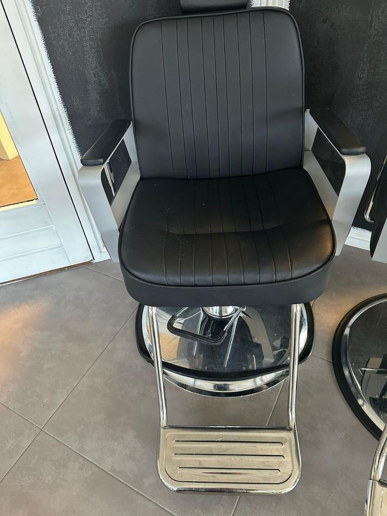 Kappersstoel, Huis en Inrichting, Stoelen, Zo goed als nieuw, Vier, Zwart, Ophalen