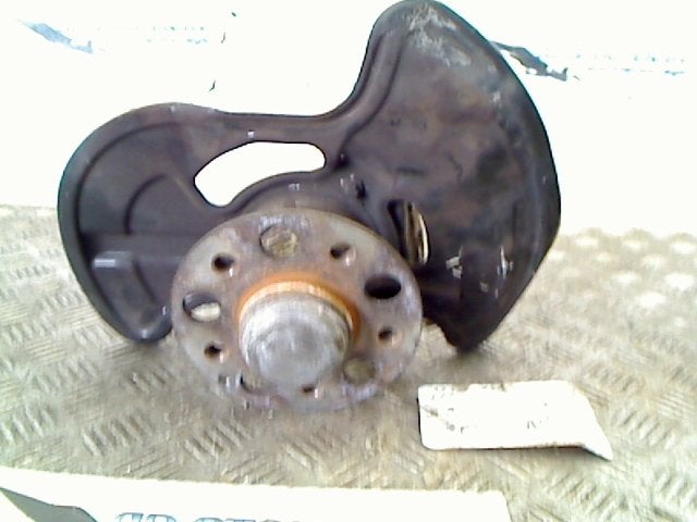 Fusee Rechts Voor Mercedes-Benz C (W204) (2007-01/2014-01), Gebruikt, Mercedes-Benz AG, Mercedes-Benz, Mercedesstraße 120, Stuttgart 70372, , Duitsland