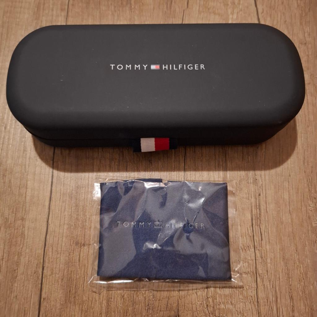 Tommy Hilfiger brillenkoker met doekje, Overige merken, Zwart, Nieuw, Ophalen of Verzenden