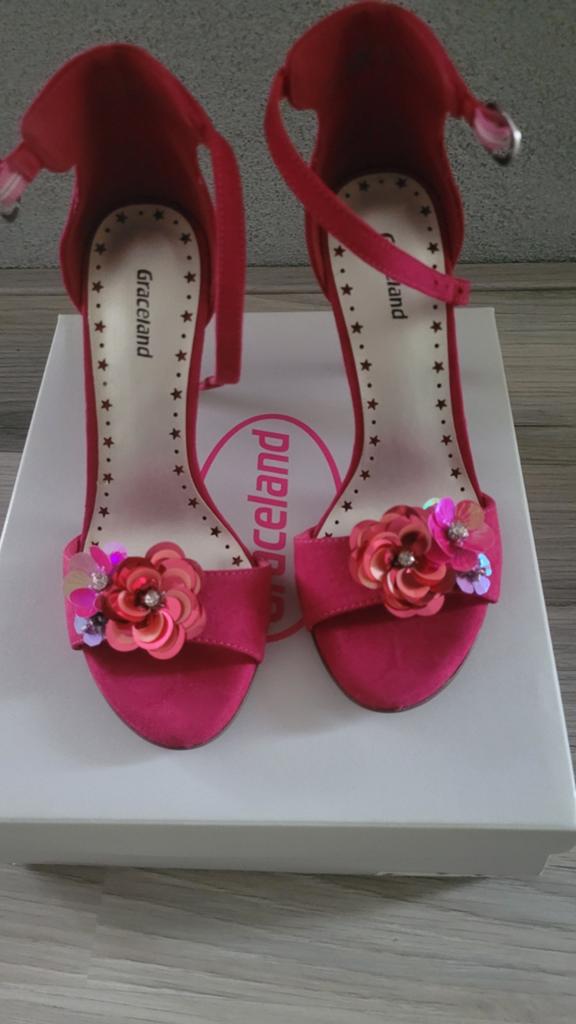 Graceland roze sandalen met hak en bloemendetails, Kleding | Dames, Schoenen, Nieuw, Graceland, Roze, Sandalen of Muiltjes