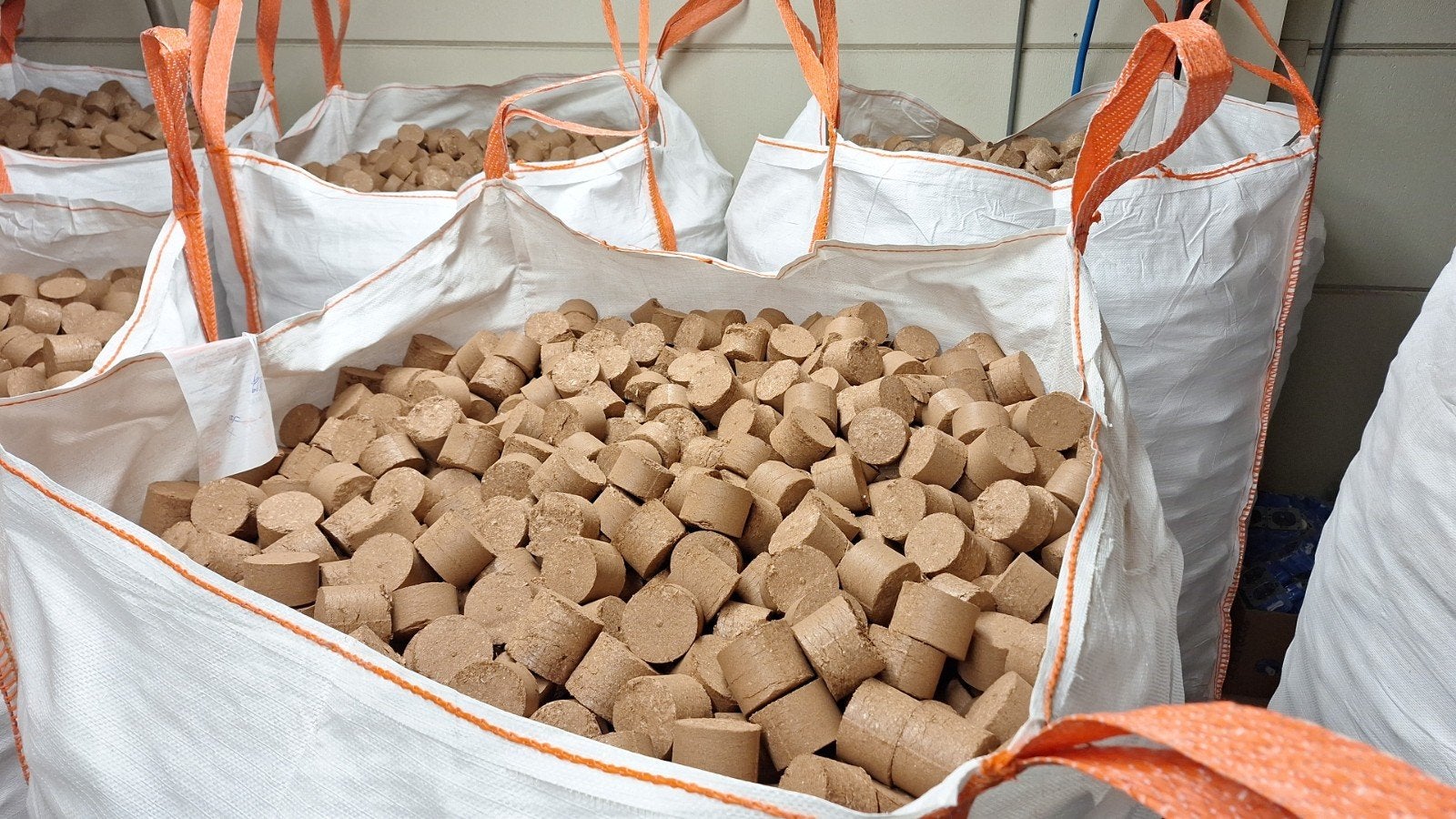 Houten briketten 1m³ - Hoge kwaliteit voor zomeravond vuur, Minder dan 3 m³, Ophalen