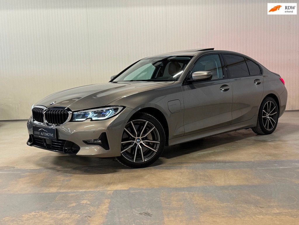 BMW 3-serie 330e High Executive | M-SPORT | SCHUIF/KANTEL |, Auto's, 1998 cc, Achterwielaandrijving, Gebruikt, Bedrijf