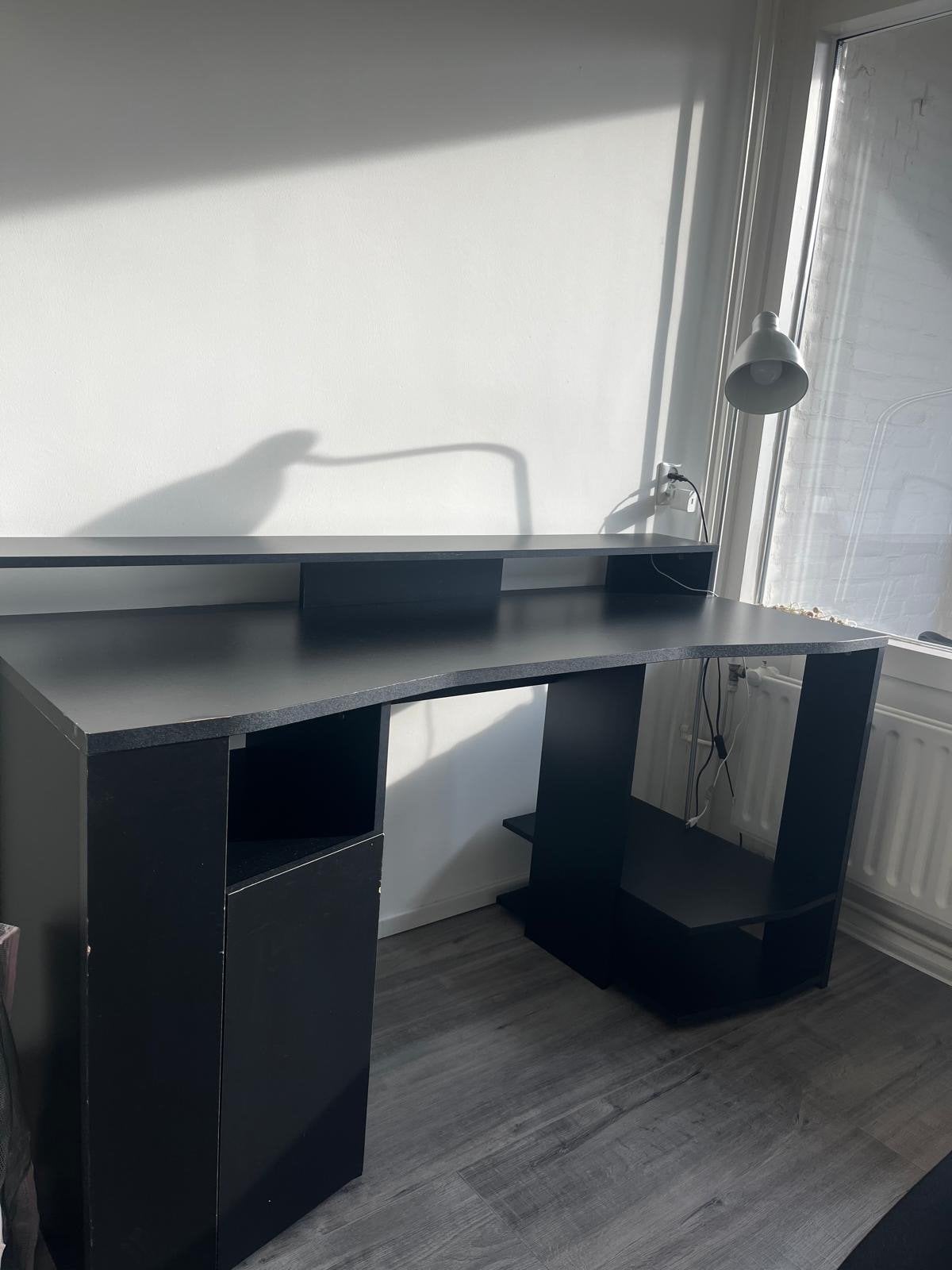 Zwart bureau met opbergruimte en LED-verlichting, Ophalen, Gebruikt, Spaanplaat of MDF, Opbergruimte