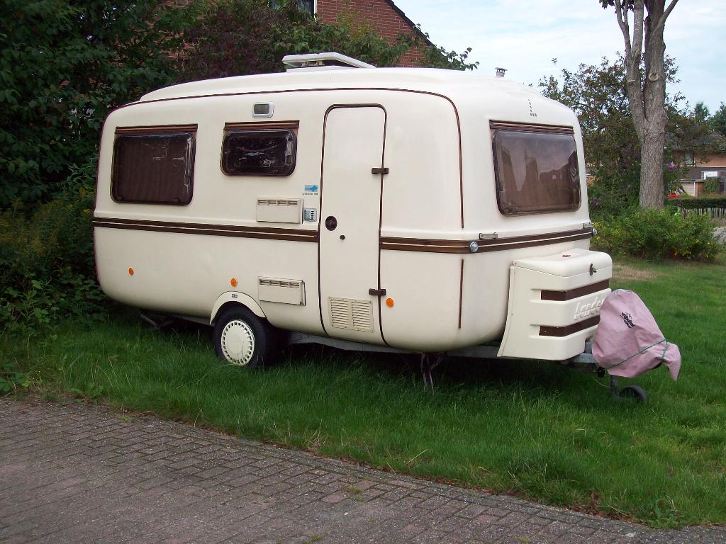 caravan Lander Graziella 401 Special(midden keuken&badkamer), Caravans en Kamperen, Caravans, Overige merken, Koelkast, Treinzit