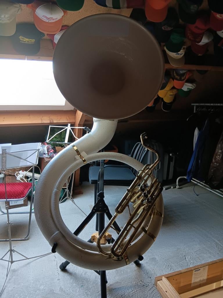 Jupiter sousafoon met koffer en standaard, Muziek en Instrumenten, Blaasinstrumenten | Trompetten, Ophalen, Gebruikt, Overige typen