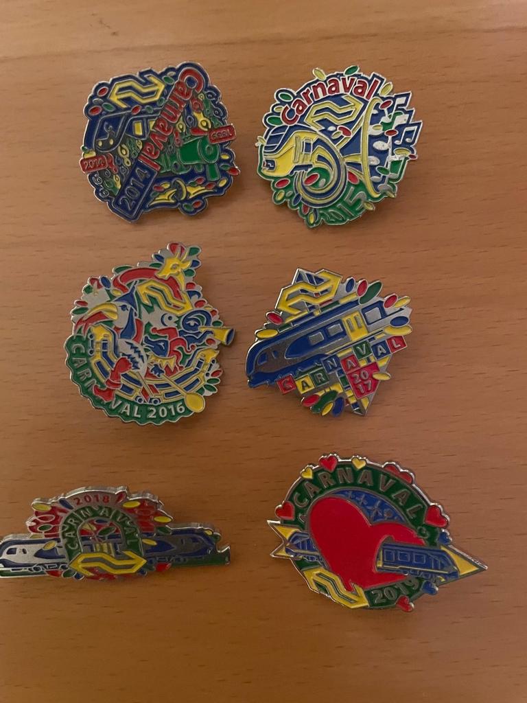 NS Carnaval speldjes 2014-2019, Verzamelen, Speldjes, Pins en Buttons, Ophalen of Verzenden, Gebruikt, Transport, Speldje of Pin