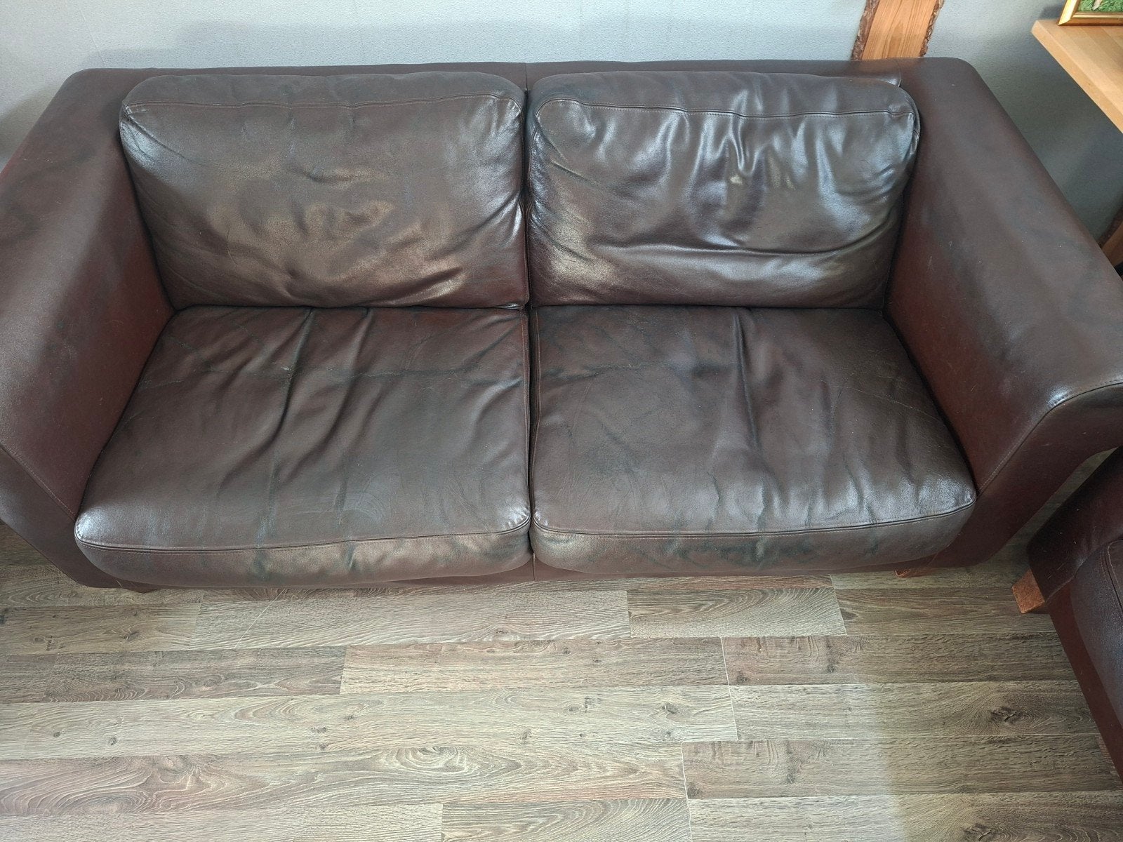 2 Bruine Leren Banken en 1 Stoel - Comfortabel en Duurzaam, Ophalen, Gebruikt, Leer