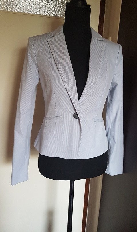 Net elegant colbert jasje van H&M in blauw/wit krijtstreep., H&M, Zo goed als nieuw, Jasje, Maat 36 (S)