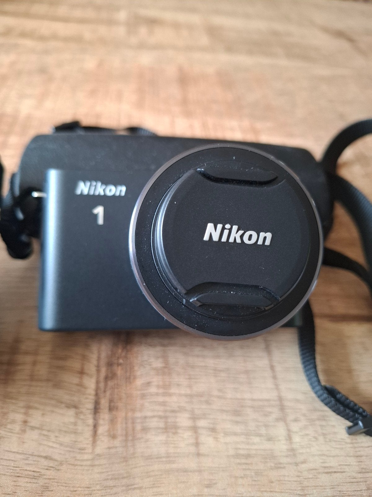 Nieuwe Nikon 1 J1 Systeemcamera met 1 NIKKOR 10-30mm lens en, Nieuw, 4 t/m 7 keer, Nikon, Lensdop