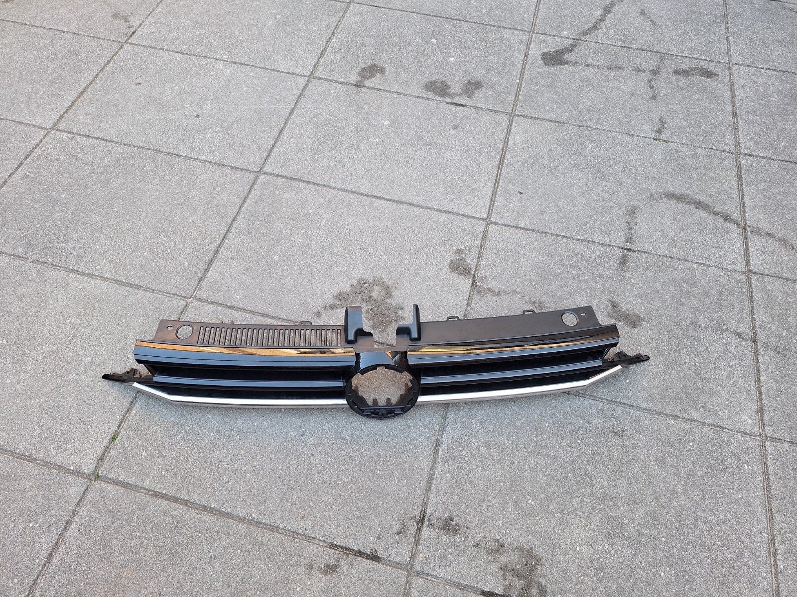 Grille VW Touran type III (zonder VW-logo), Ophalen