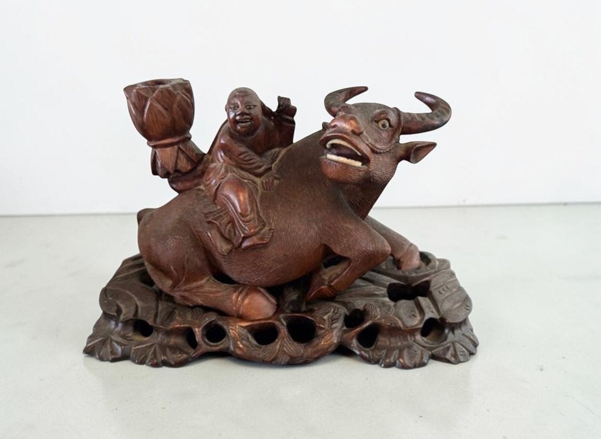 Houten sculptuur: monnik op os met kandelaar, Antiek en Kunst, Ophalen of Verzenden, Hout, Houtsnijwerk
