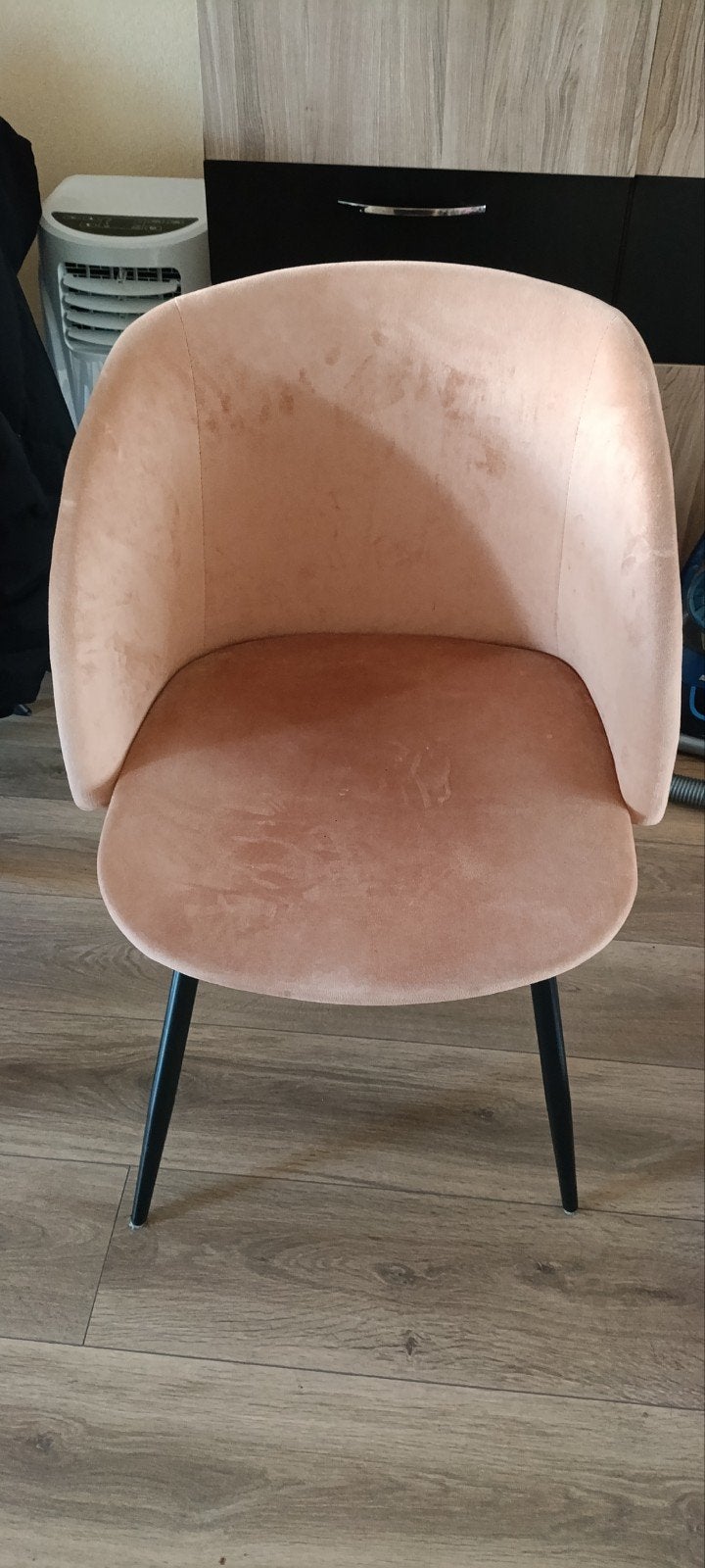 beige fluwelen stoel met zwarte poten, Ophalen, Gebruikt, Overige kleuren, Modern, Scandinavisch