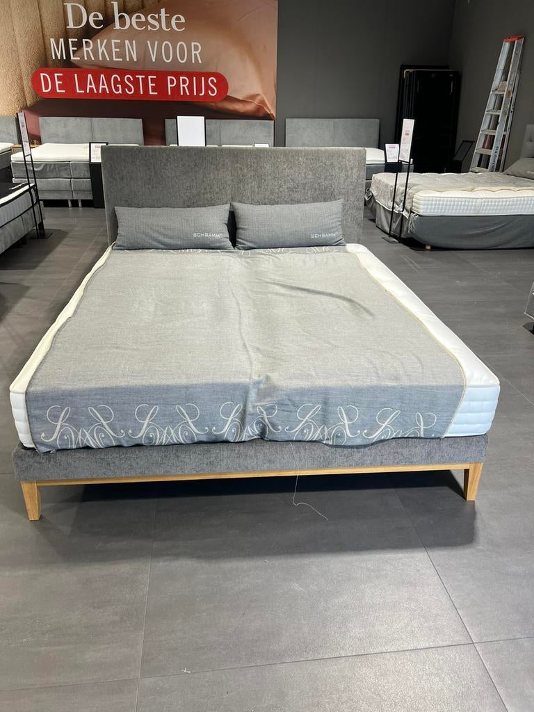 Schramm boxspring Zara-2, Huis en Inrichting, Slaapkamer | Slaapbanken, Zo goed als nieuw, 180 cm, 210 cm, Tweepersoons, Grijs