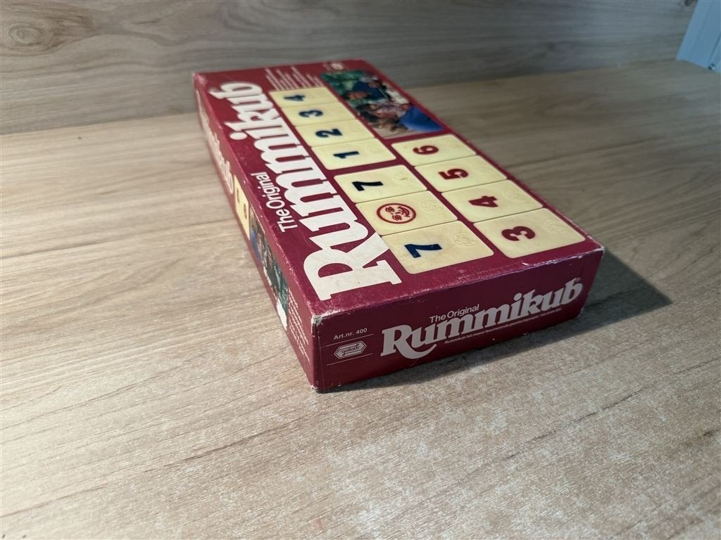 Rummikub grote rode doos - S6988, Hobby en Vrije tijd, Ophalen of Verzenden, Zo goed als nieuw