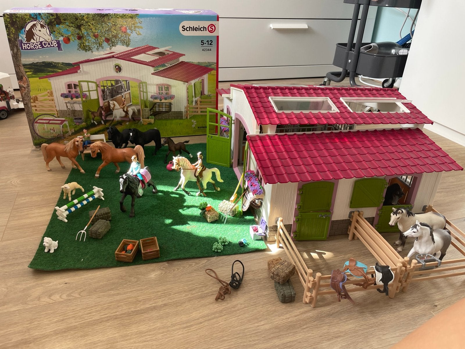 Grote Schleich Horse Club set: Manege, auto, trailer & meer!, Ophalen of Verzenden, Gebruikt, Meisje
