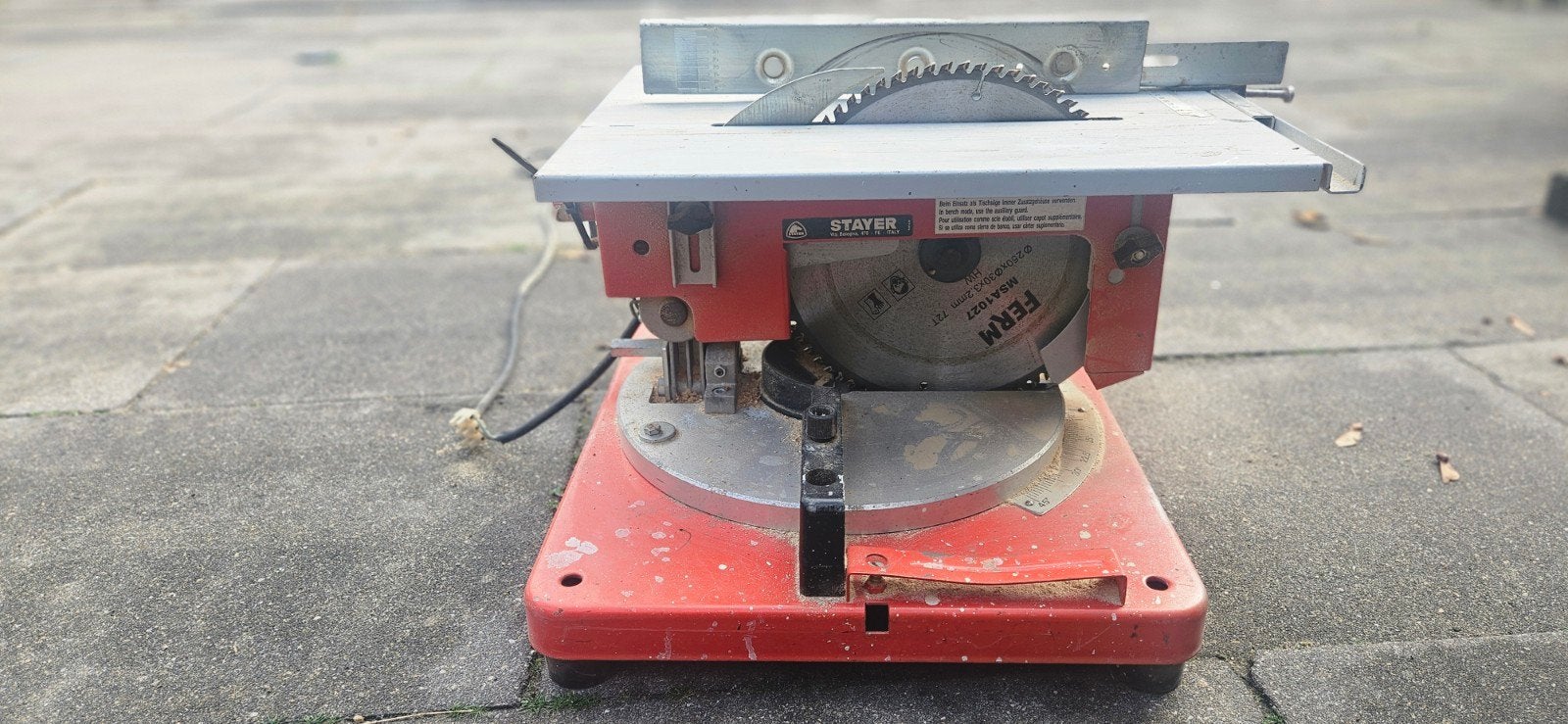 Stayer gecombineerde verstek- en tafelzaag, Gebruikt, Cirkelzaag, 70 mm of meer, FERM