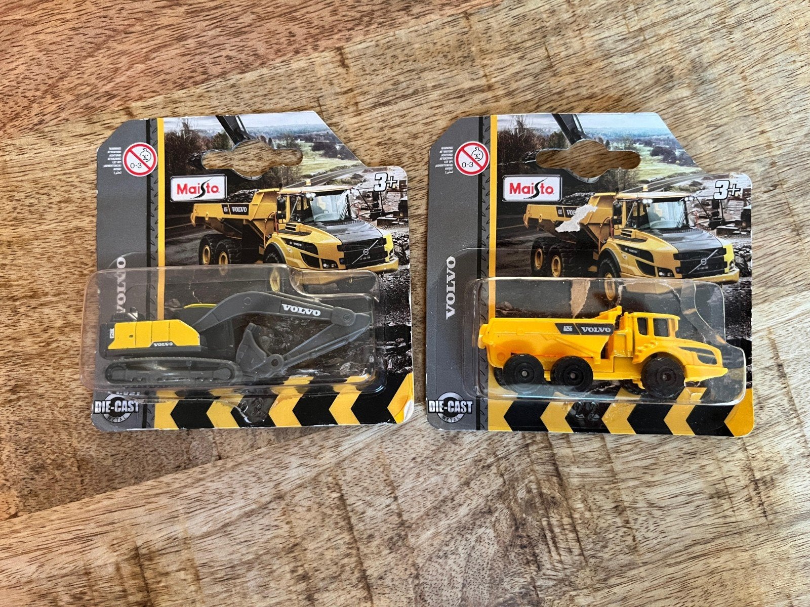 Maisto Volvo machines 2x, Ophalen of Verzenden, Zo goed als nieuw, Auto