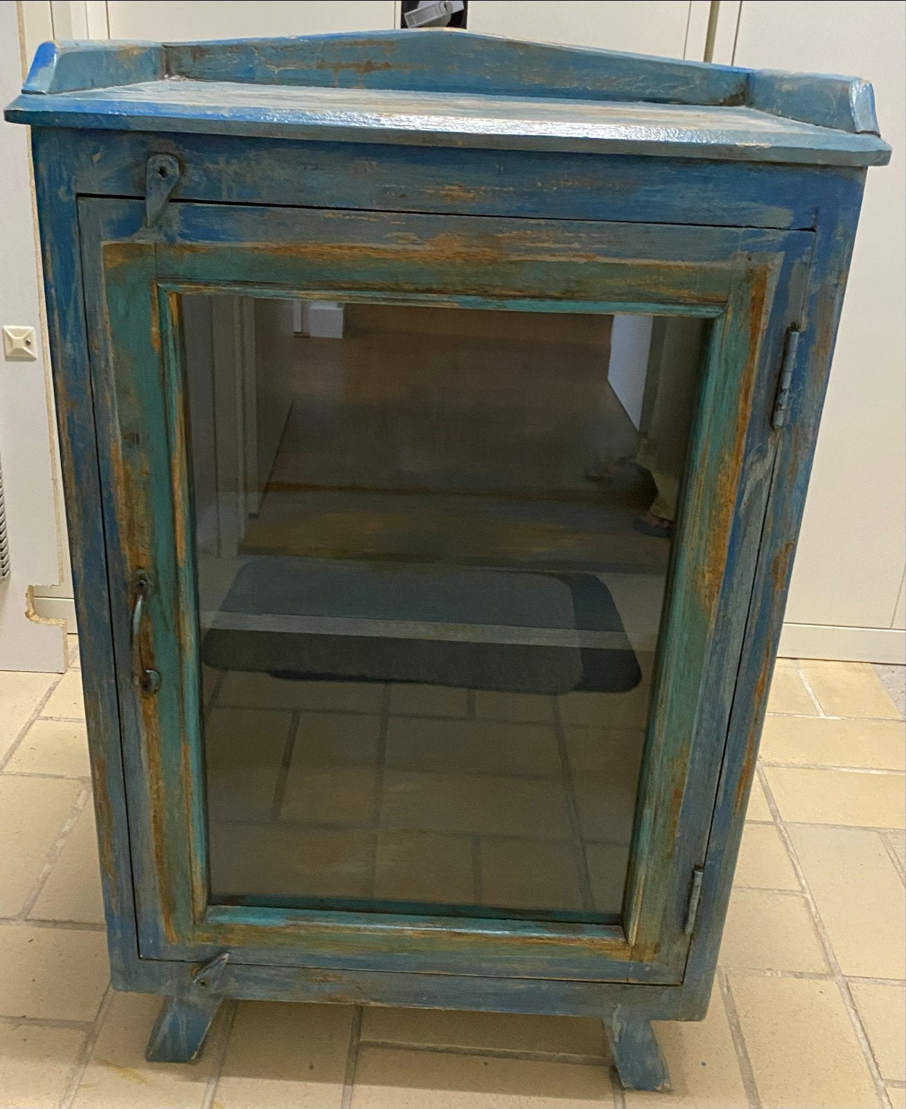 Houten kast met glazen deur, blauw, Huis en Inrichting, Kasten | Vitrinekasten, Ophalen, Gebruikt, 100 tot 150 cm, 50 tot 100 cm