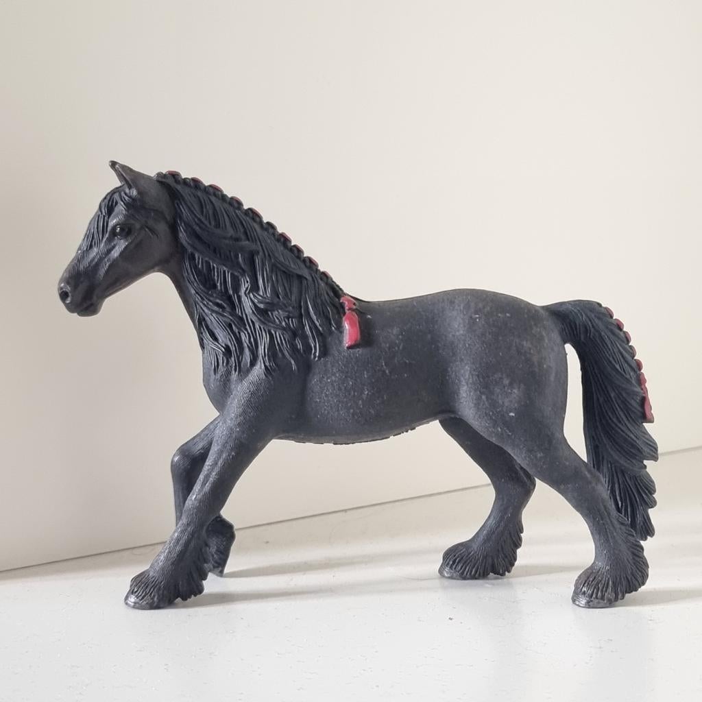 Schleich Fries paard 201 - Zwart merrie speelfiguur., Ophalen of Verzenden, Gebruikt, Paard, Beeldje of Figuurtje