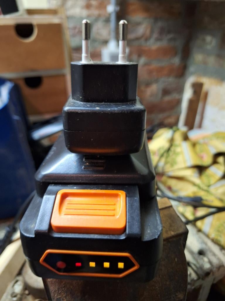 Van Cranenbroek HVC 18V Accu HA-51 2.0Ah met lader, Tuin en Terras, Ophalen, Zo goed als nieuw