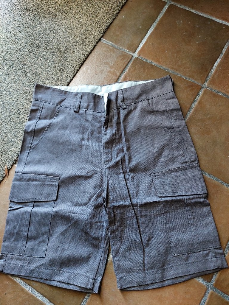 1 grys bruin korte broek nieuw  maat s, Ophalen of Verzenden, Nieuw, Maat 46 (S) of kleiner, Bruin