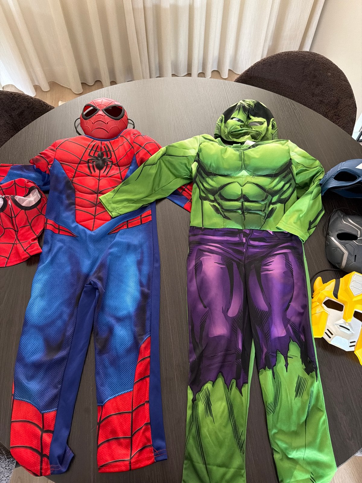 Spiderman & Hulk kostuums met maskers (H&M), Ophalen of Verzenden, Zo goed als nieuw, 104 of kleiner, Jongen of Meisje